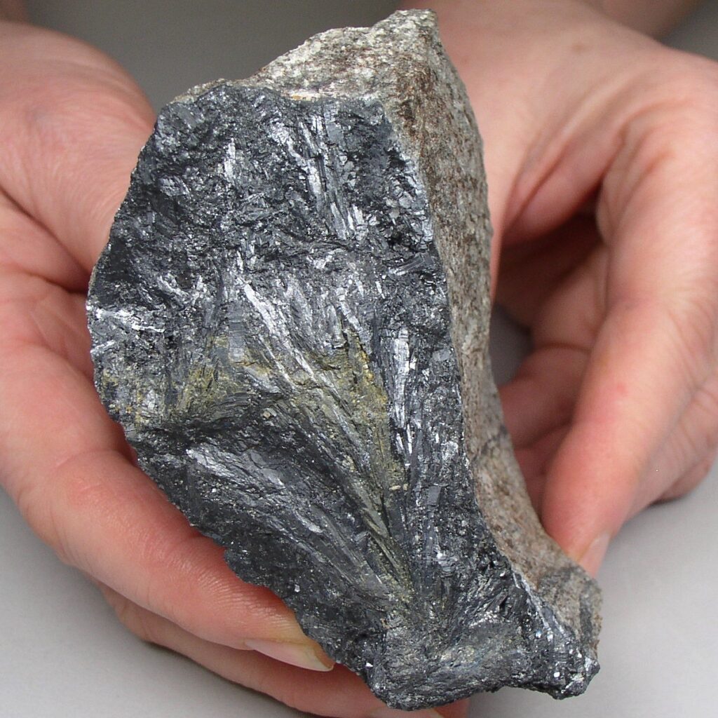 Antimonit Stibnit vom Kuhbergbruch bei Neumühle Greiz Vogtland